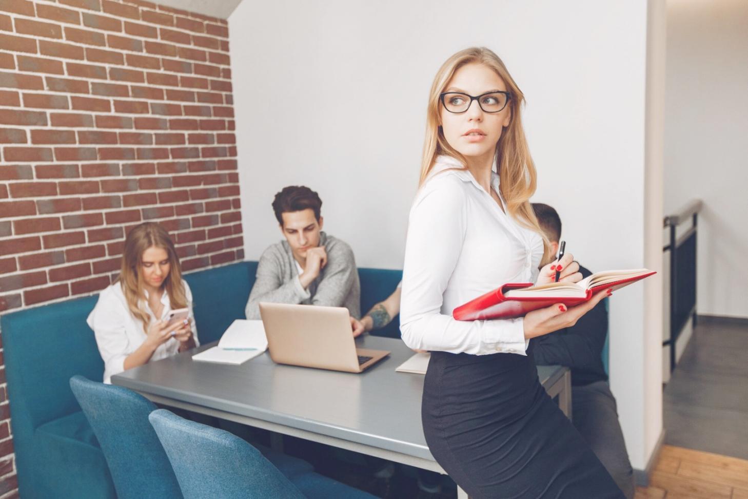 Análisis detallado de métricas financieras en hojas de cálculo especializadas